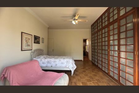 Casa à venda com 500m², 5 quartos e 8 vagas Casa à venda com 500m², 5 quartos e 8 vagasSuíte 4
