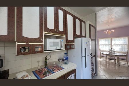 Casa à venda com 500m², 5 quartos e 8 vagas Casa à venda com 500m², 5 quartos e 8 vagasCozinha