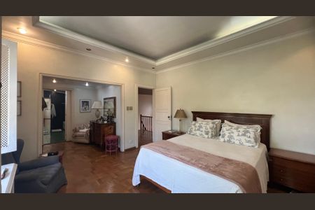 Casa à venda com 500m², 5 quartos e 8 vagas Casa à venda com 500m², 5 quartos e 8 vagasSuíte 3