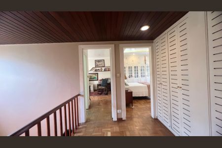 Casa à venda com 500m², 5 quartos e 8 vagas Casa à venda com 500m², 5 quartos e 8 vagasSala 2