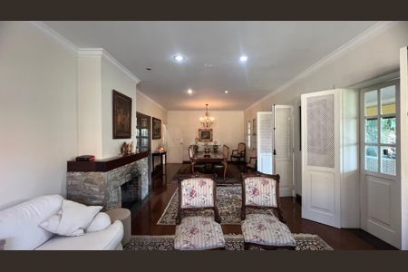 Casa à venda com 500m², 5 quartos e 8 vagas Casa à venda com 500m², 5 quartos e 8 vagasSala de TV