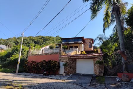 Casa de condomínio para alugar com 600m², 4 quartos e 2 vagasFachada