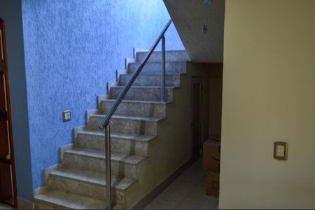 Casa de condomínio para alugar com 600m², 4 quartos e 2 vagasEscada