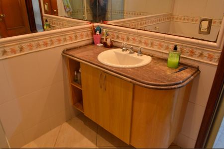 Casa de condomínio para alugar com 600m², 4 quartos e 2 vagasBanheiro Social