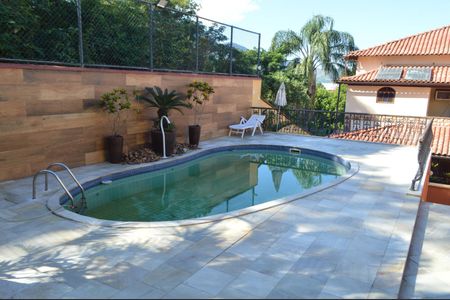 Casa de condomínio para alugar com 600m², 4 quartos e 2 vagasPiscina