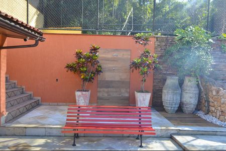 Casa de condomínio para alugar com 600m², 4 quartos e 2 vagasChuveirão