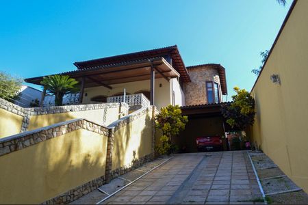 Casa de condomínio para alugar com 600m², 4 quartos e 2 vagasGaragem