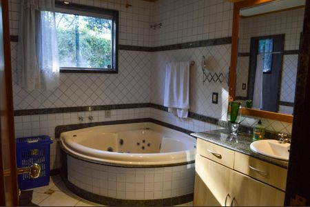 Casa de condomínio para alugar com 600m², 4 quartos e 2 vagasBanheiro da Suíte 2