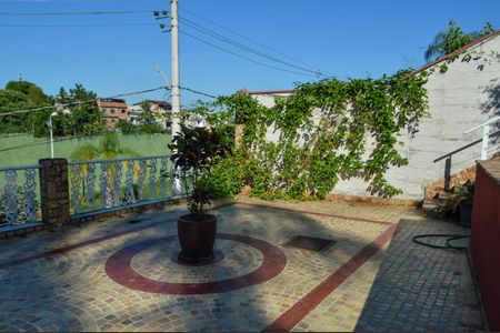 Casa de condomínio para alugar com 600m², 4 quartos e 2 vagasTerraço