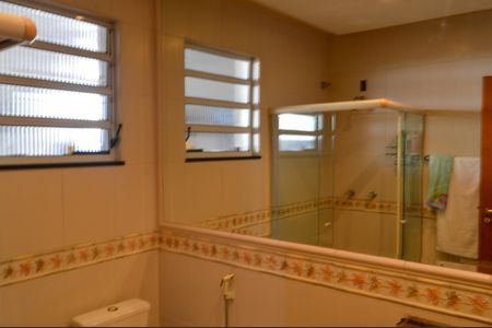 Casa de condomínio para alugar com 600m², 4 quartos e 2 vagasBanheiro Social