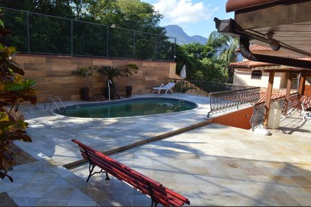 Casa de condomínio para alugar com 600m², 4 quartos e 2 vagasPiscina