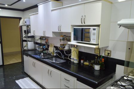 Casa de condomínio para alugar com 600m², 4 quartos e 2 vagasCozinha