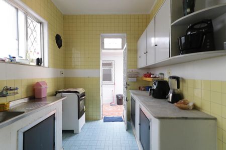 Casa à venda com 151m², 3 quartos e 2 vagas Casa à venda com 151m², 3 quartos e 2 vagasCozinha