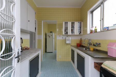 Casa à venda com 151m², 3 quartos e 2 vagas Casa à venda com 151m², 3 quartos e 2 vagasCozinha