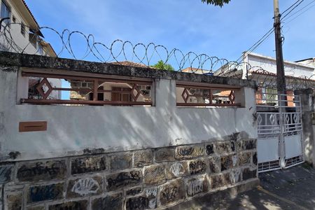 Casa à venda com 151m², 3 quartos e 2 vagas Casa à venda com 151m², 3 quartos e 2 vagasFachada casa