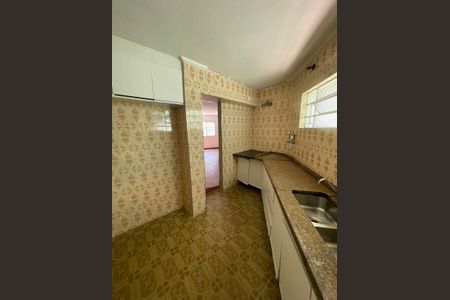 Casa à venda com 254m², 4 quartos e 2 vagas Casa à venda com 254m², 4 quartos e 2 vagasCozinha