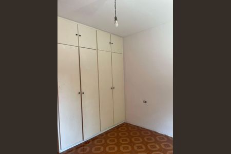 Casa à venda com 254m², 4 quartos e 2 vagas Casa à venda com 254m², 4 quartos e 2 vagasQuarto 4