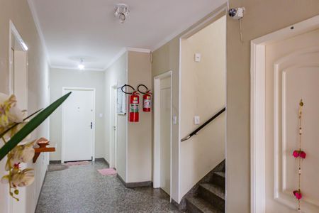Apartamento à venda com 75m², 2 quartos e sem vaga Apartamento à venda com 75m², 2 quartos e sem vagaHall social