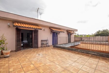 Casa à venda com 336m², 4 quartos e 4 vagas Casa à venda com 336m², 4 quartos e 4 vagasVaranda