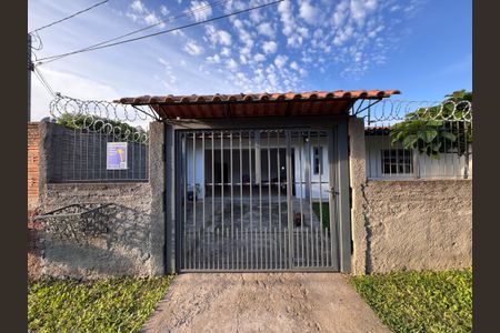 Casa à venda com 128m², 2 quartos e 2 vagas Casa à venda com 128m², 2 quartos e 2 vagasFachada e Placa