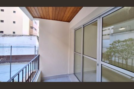 Apartamento à venda com 120m², 3 quartos e 2 vagas Apartamento à venda com 120m², 3 quartos e 2 vagasVaranda
