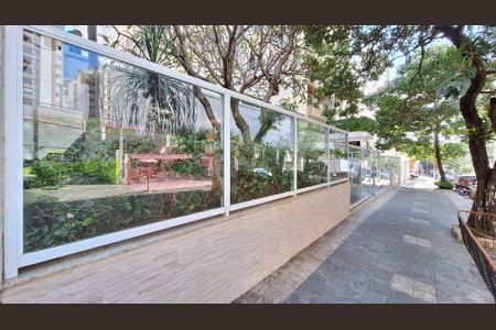 Apartamento à venda com 120m², 3 quartos e 2 vagas Apartamento à venda com 120m², 3 quartos e 2 vagasFachada