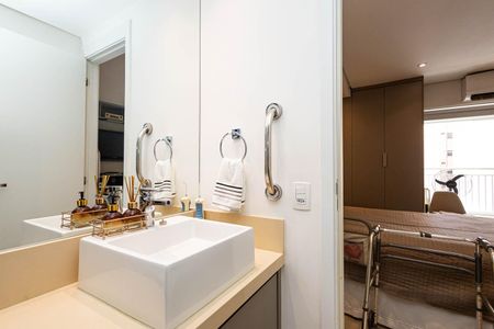 Studio à venda com 47m², 1 quarto e 1 vaga Studio à venda com 47m², 1 quarto e 1 vagaBanheiro