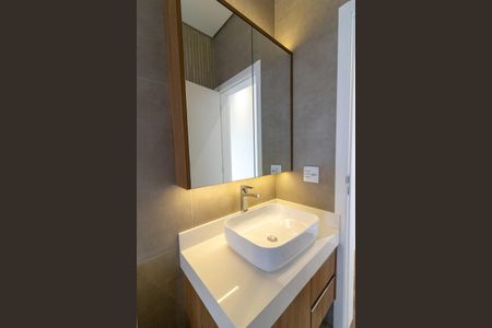 Casa de condomínio à venda com 240m², 3 quartos e 4 vagas Casa de condomínio à venda com 240m², 3 quartos e 4 vagasBanheiro da Suíte 2