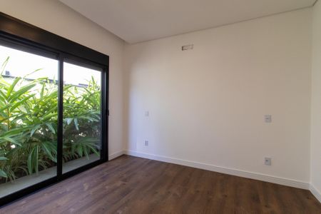 Casa de condomínio à venda com 240m², 3 quartos e 4 vagas Casa de condomínio à venda com 240m², 3 quartos e 4 vagasSuíte 3