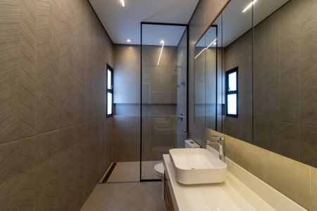Casa de condomínio à venda com 240m², 3 quartos e 4 vagas Casa de condomínio à venda com 240m², 3 quartos e 4 vagasBanheiro da Suíte 1