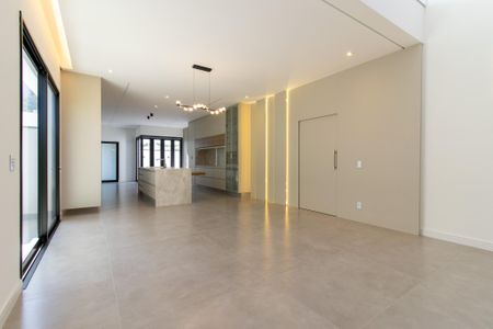 Casa de condomínio à venda com 240m², 3 quartos e 4 vagas Casa de condomínio à venda com 240m², 3 quartos e 4 vagasSala