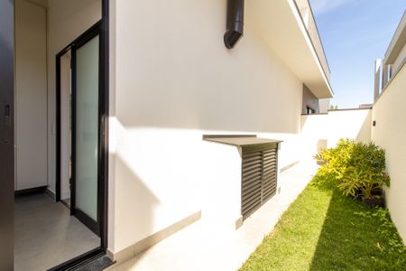 Casa de condomínio à venda com 240m², 3 quartos e 4 vagas Casa de condomínio à venda com 240m², 3 quartos e 4 vagasÁrea Externa