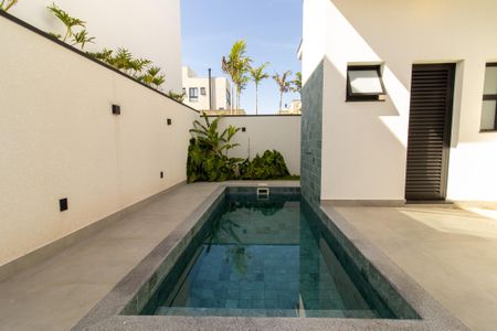 Casa de condomínio à venda com 240m², 3 quartos e 4 vagas Casa de condomínio à venda com 240m², 3 quartos e 4 vagasÁrea Externa