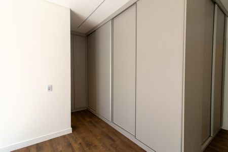 Casa de condomínio à venda com 240m², 3 quartos e 4 vagas Casa de condomínio à venda com 240m², 3 quartos e 4 vagasSuíte 1