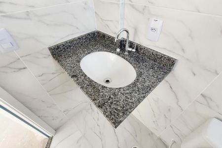 Apartamento à venda com 56m², 2 quartos e sem vaga Apartamento à venda com 56m², 2 quartos e sem vagaBanheiro 2