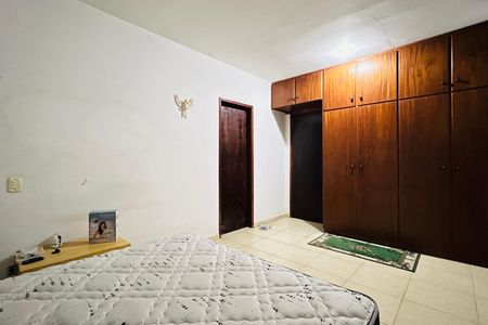 Casa para alugar com 342m², 5 quartos e 5 vagas Casa para alugar com 342m², 5 quartos e 5 vagasSuíte 1