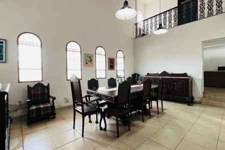 Casa para alugar com 342m², 5 quartos e 5 vagas Casa para alugar com 342m², 5 quartos e 5 vagasSala de Jantar