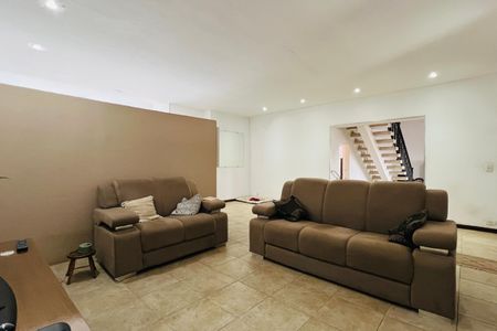 Casa para alugar com 342m², 5 quartos e 5 vagas Casa para alugar com 342m², 5 quartos e 5 vagasSala