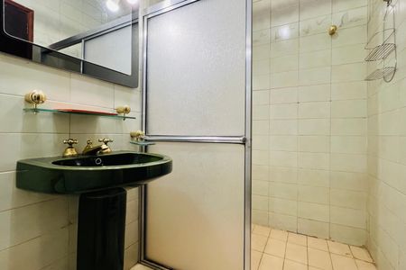 Casa para alugar com 342m², 5 quartos e 5 vagas Casa para alugar com 342m², 5 quartos e 5 vagasBanheiro da Suíte 1