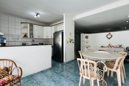 Casa para alugar com 342m², 5 quartos e 5 vagas Casa para alugar com 342m², 5 quartos e 5 vagasCozinha