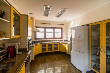 Casa de condomínio à venda com 540m², 4 quartos e 6 vagasCozinha