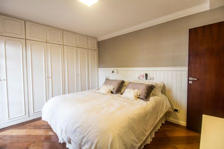 Casa de condomínio à venda com 540m², 4 quartos e 6 vagasSuíte 1