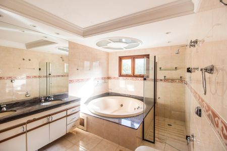 Casa de condomínio à venda com 540m², 4 quartos e 6 vagasBanheiro da Suíte 4