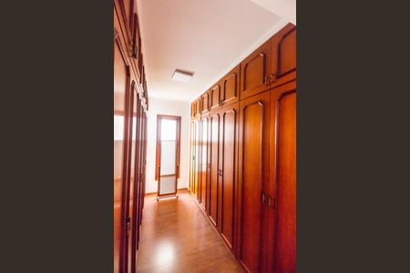 Casa de condomínio à venda com 540m², 4 quartos e 6 vagasCloset da suíte 4
