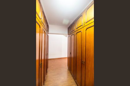 Casa de condomínio à venda com 540m², 4 quartos e 6 vagasCloset da suíte 4