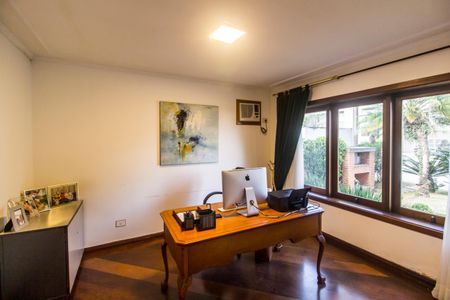 Casa de condomínio à venda com 540m², 4 quartos e 6 vagasEscritório