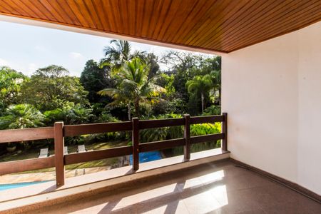 Casa de condomínio à venda com 540m², 4 quartos e 6 vagasVaranda