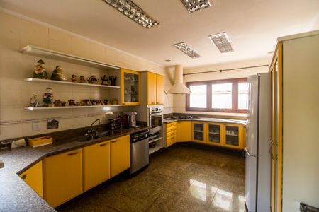 Casa de condomínio à venda com 540m², 4 quartos e 6 vagasCozinha