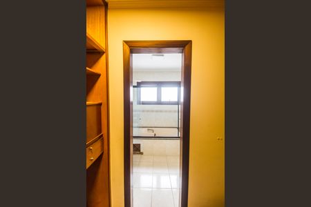 Casa de condomínio à venda com 540m², 4 quartos e 6 vagasCloset da suíte 3
