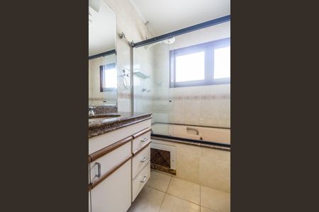 Casa de condomínio à venda com 540m², 4 quartos e 6 vagasBanheiro da Suíte 3